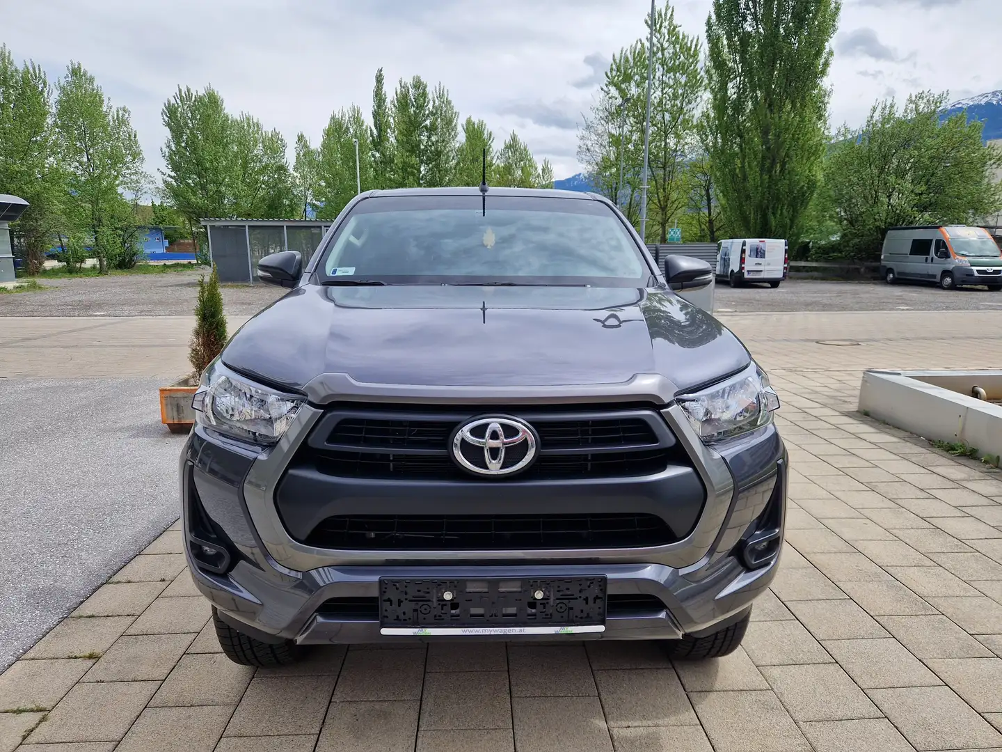 Toyota Hilux DK 4WD 2,4 D-4D Pickerl neu! Erhöhtes Fahrwerk! Gris - 2