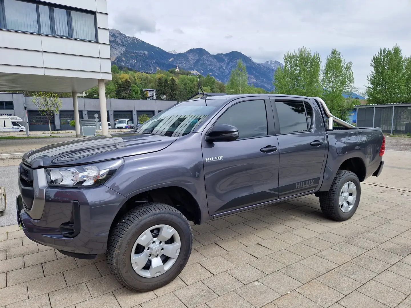 Toyota Hilux DK 4WD 2,4 D-4D Pickerl neu! Erhöhtes Fahrwerk! Gris - 1