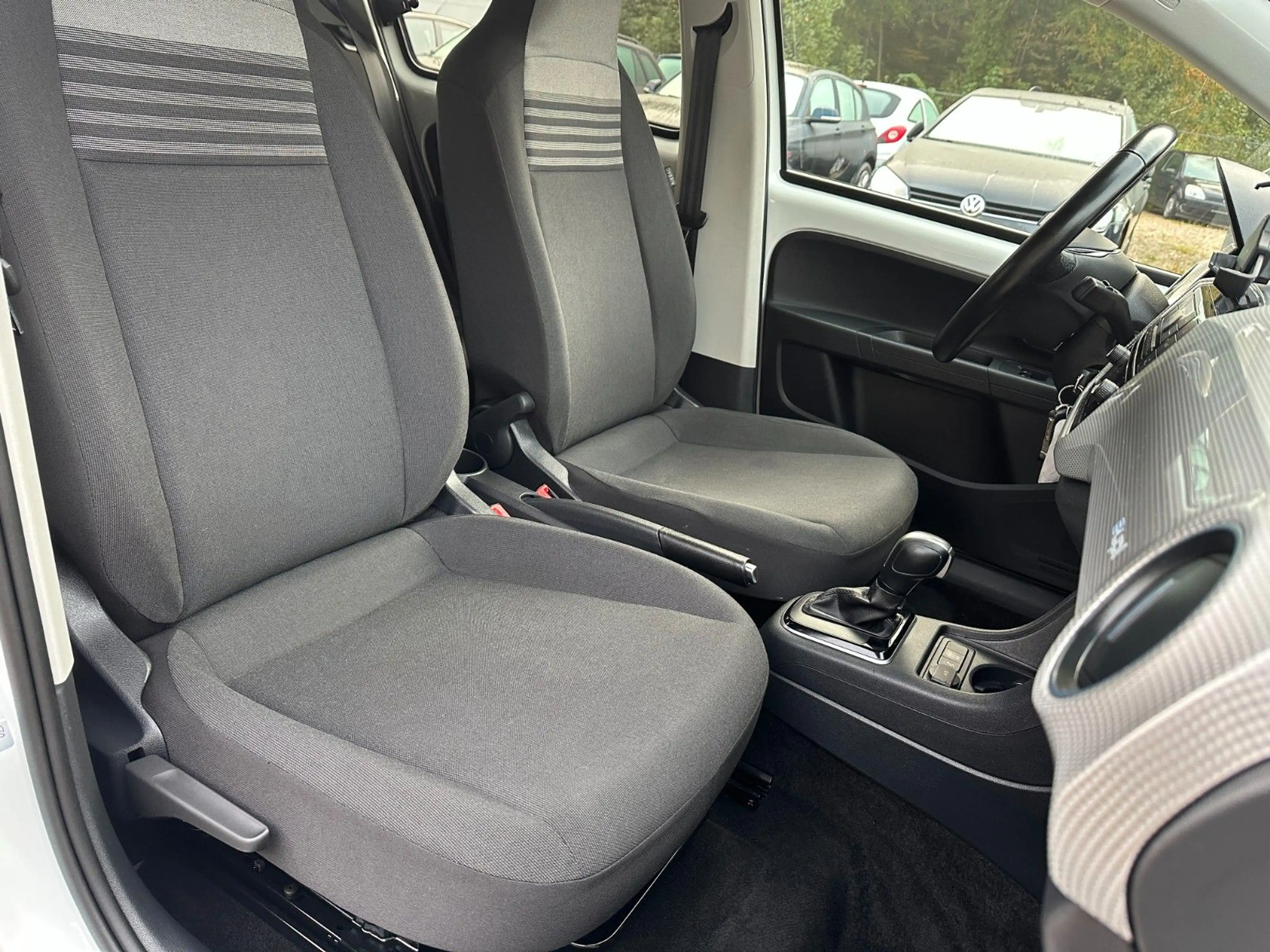 Volkswagen up! e-up! Style Plus 1.HAND DSG KAMERA SHZ PDC — photo 12
