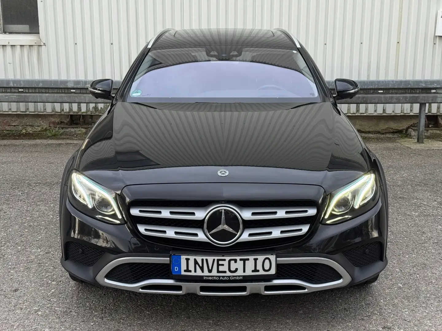 Mercedes-Benz E 220 d * 4Matic * All-Terrain * MB 100 * HuD * Schwarz - 2