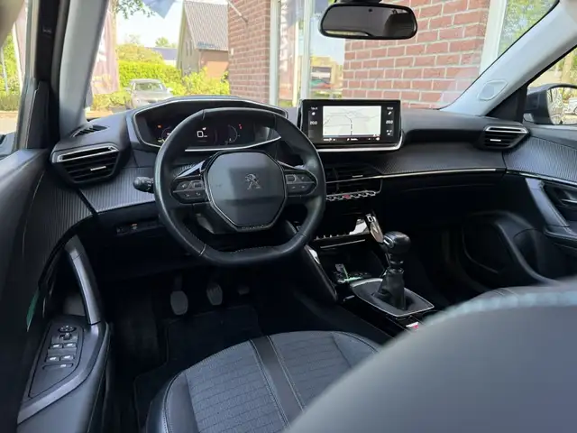 Peugeot 2008 view 3