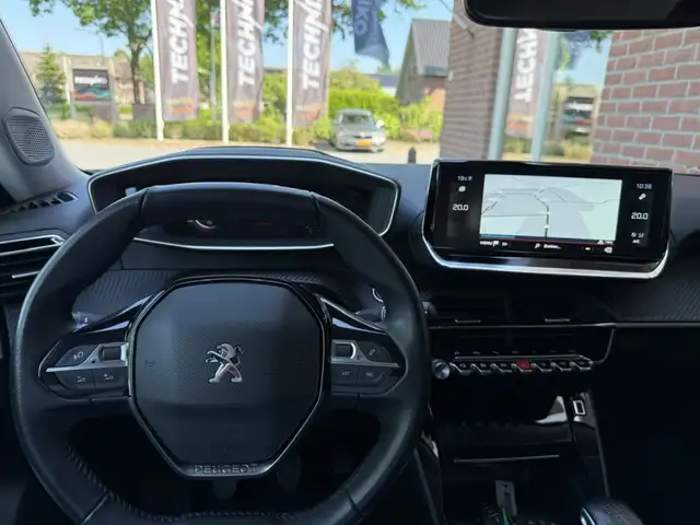 Peugeot 2008 view 8
