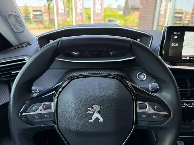 Peugeot 2008 view 9