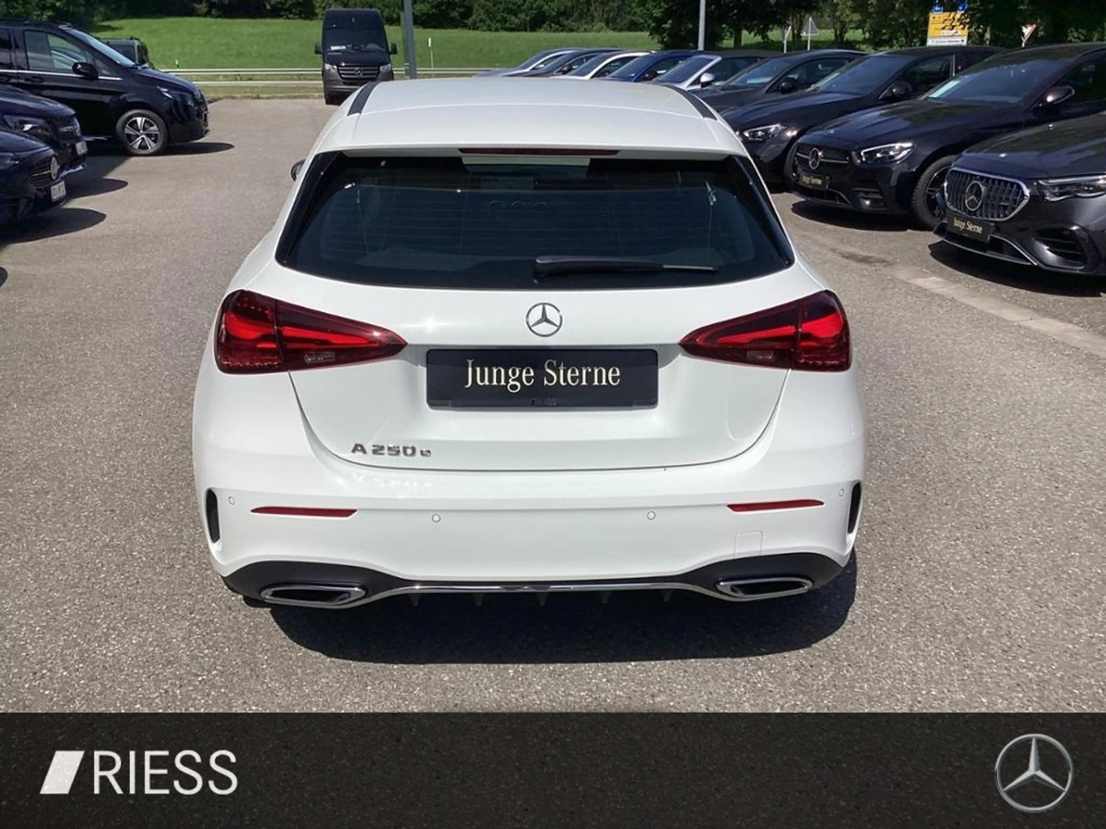 Mercedes-Benz A 250 e AMG Multib. Burm. LED Navi PDC Kamera — photo 15