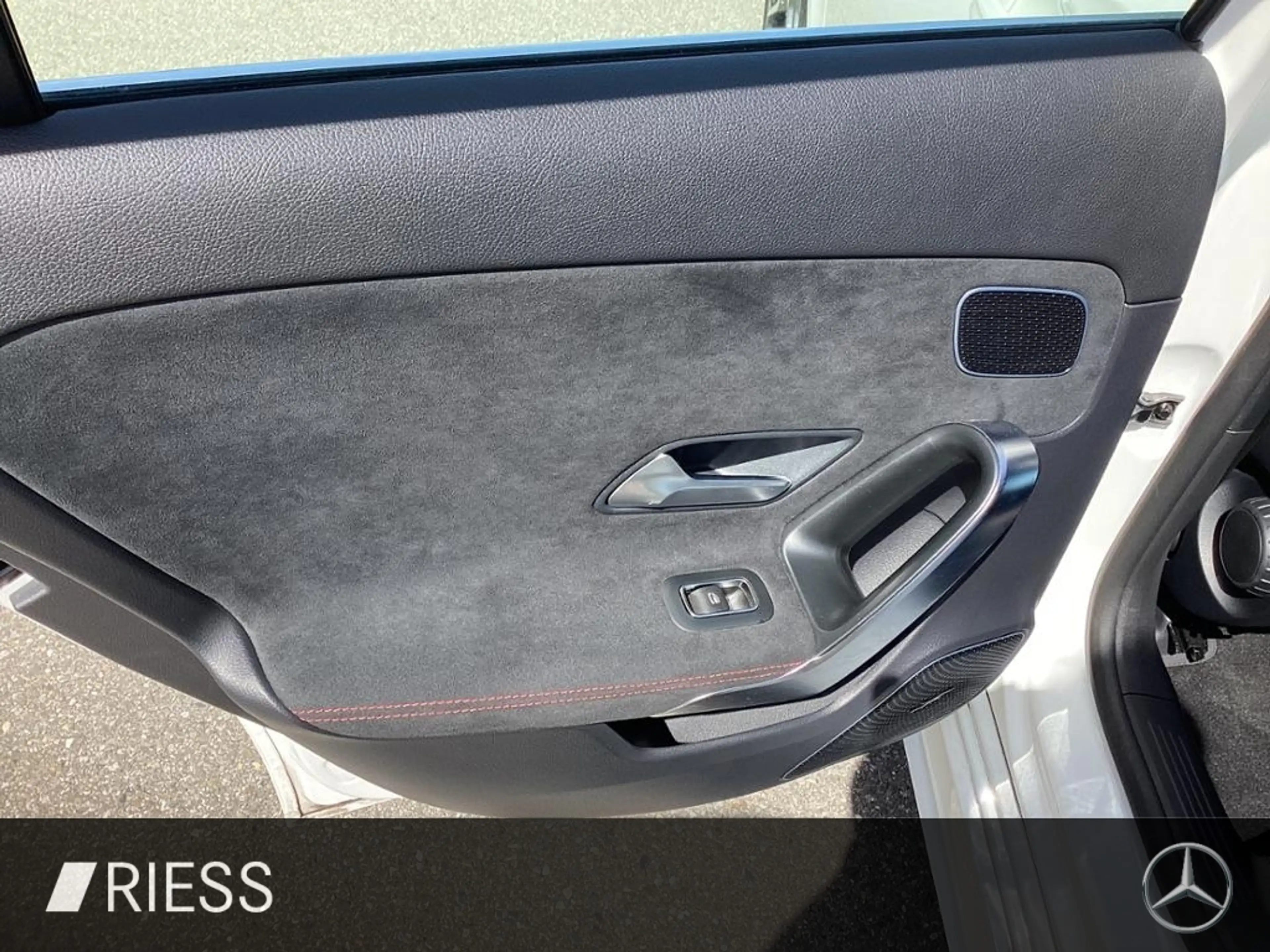 Mercedes-Benz A 250 e AMG Multib. Burm. LED Navi PDC Kamera — photo 12