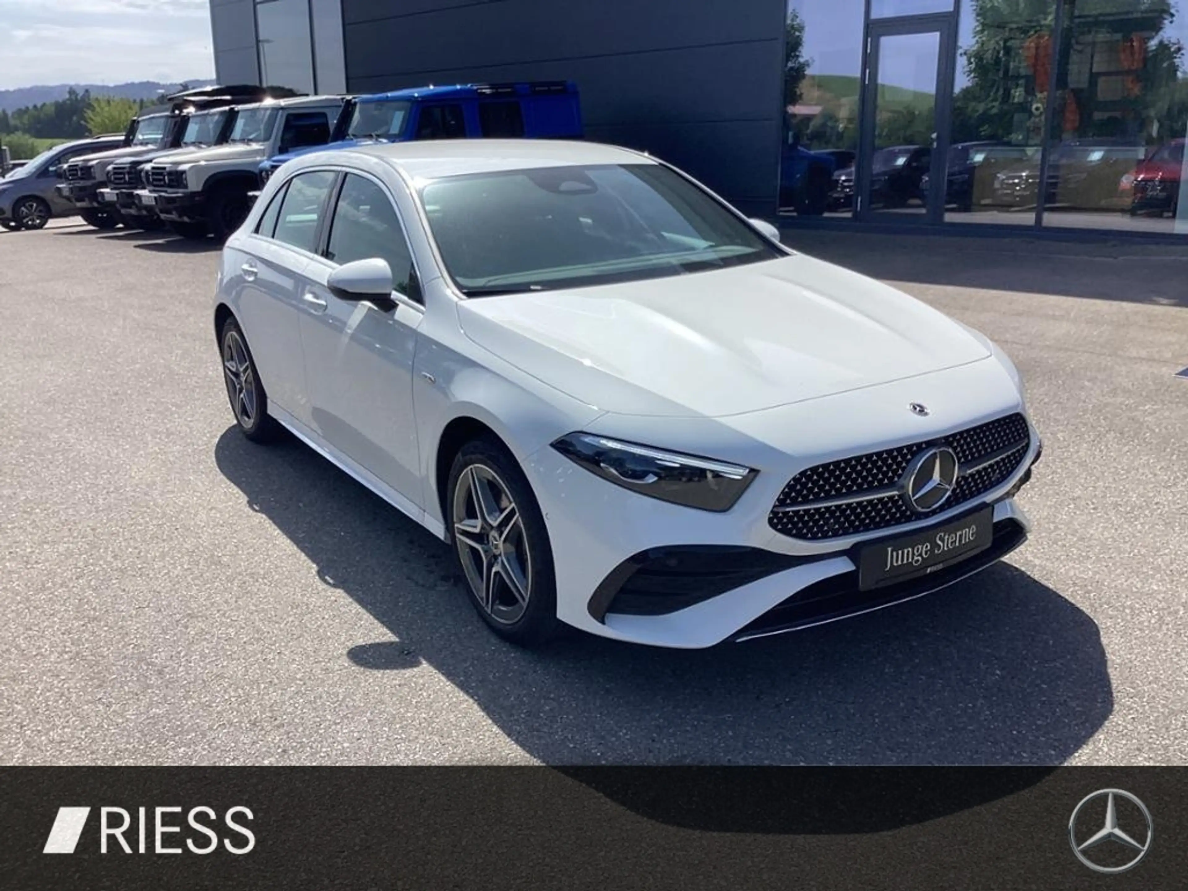 Mercedes-Benz A 250 e AMG Multib. Burm. LED Navi PDC Kamera — photo 4