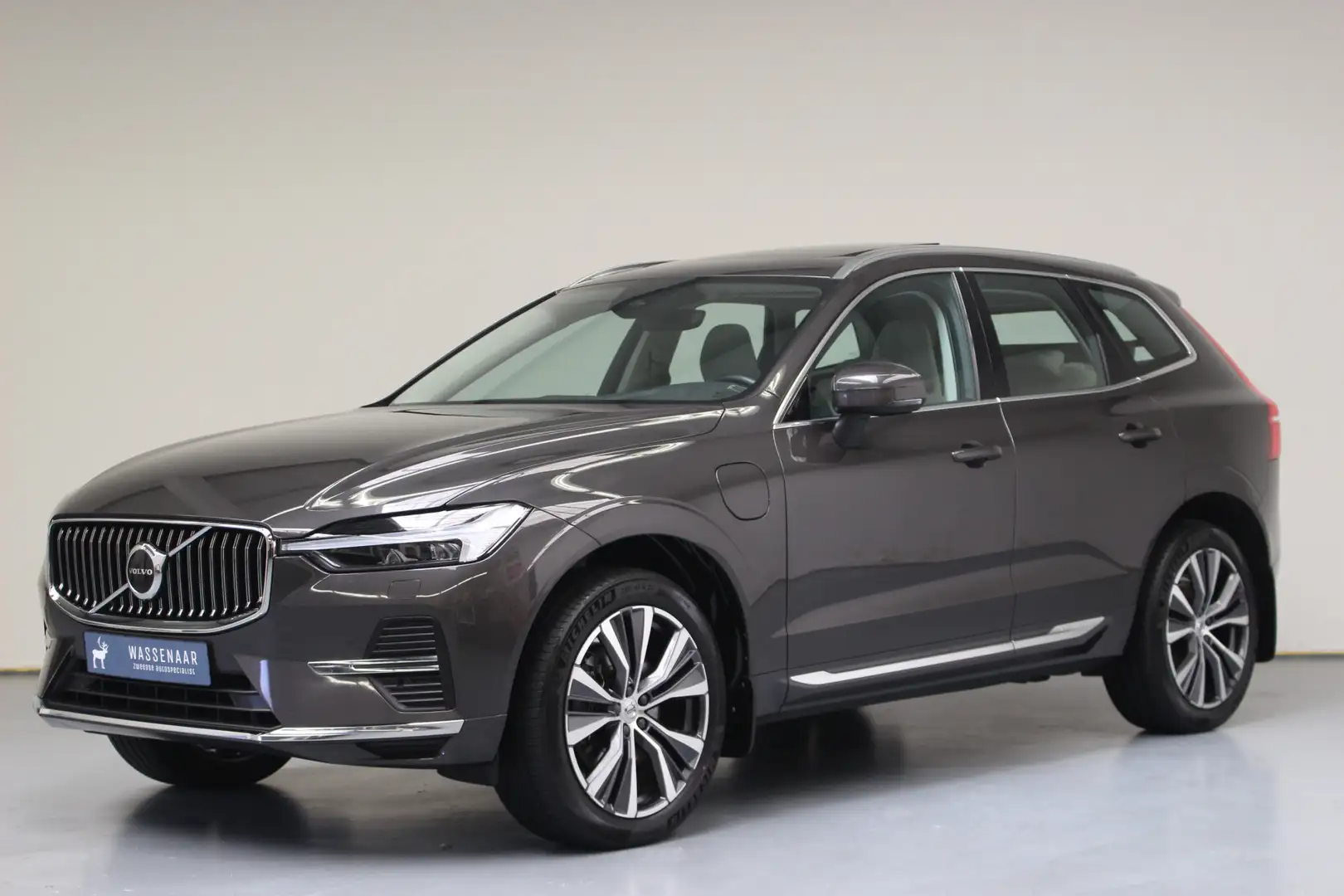 Volvo XC60 T6 Plug-in hybrid AWD Inscription | Rijklaarprijs Grijs - 1