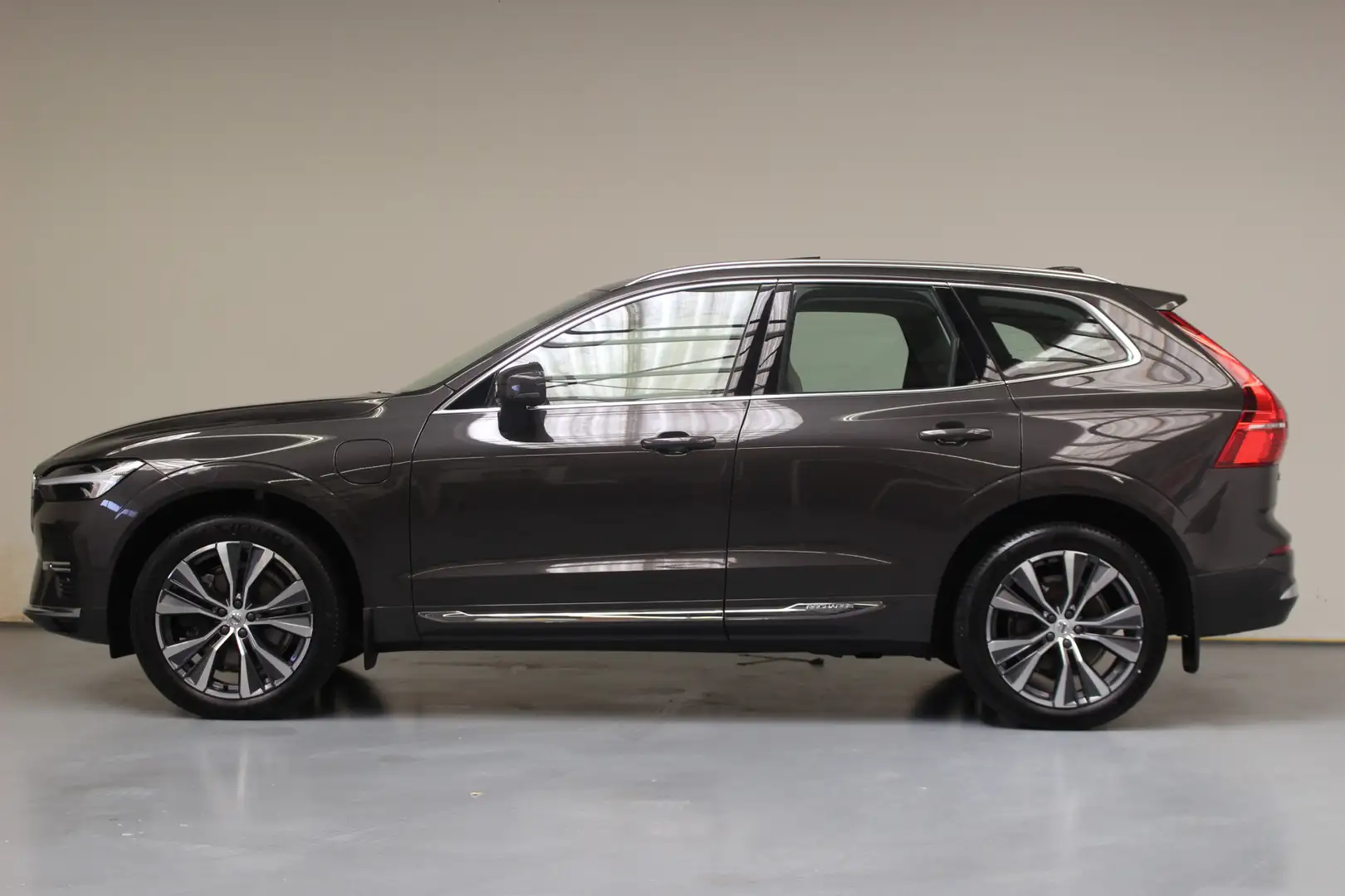 Volvo XC60 T6 Plug-in hybrid AWD Inscription | Rijklaarprijs Grijs - 2