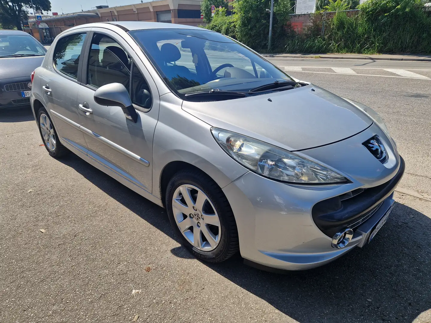 Peugeot 207 5p 1.6 hdi 16v Energie fap Gris - 2