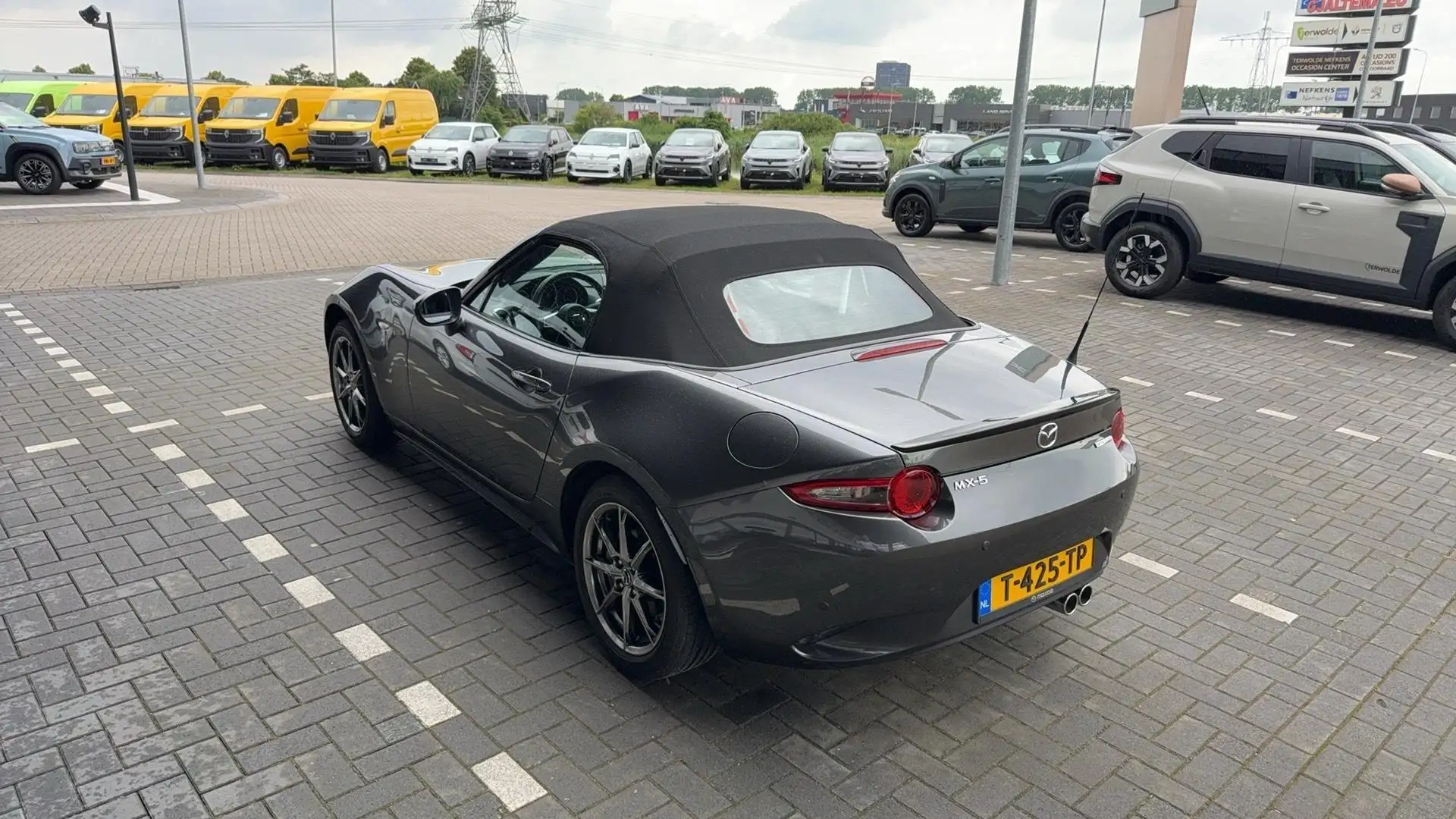 Mazda MX-5 1.5 SkyActiv-G 132 Luxury | Apple Carplay/Android Grijs - 2