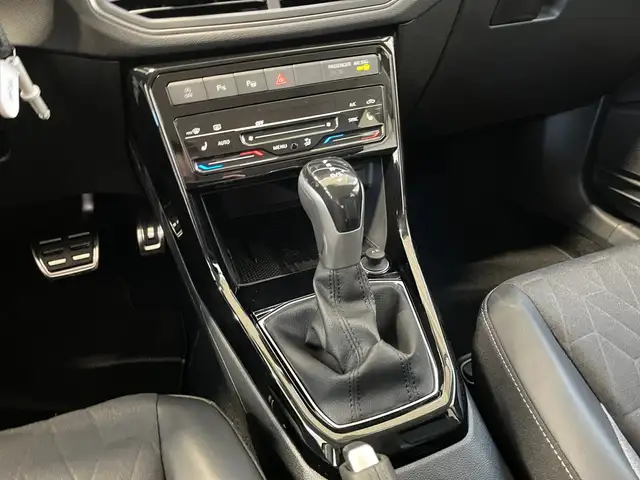 Volkswagen T-Cross view 9