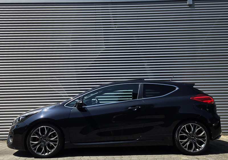 Kia ProCeed / pro_cee'd 1.6 GT 204Pk 05-2015 Black Pearl Metallic — photo 2