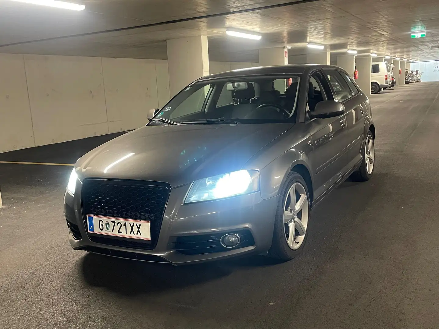 Audi A3 A3 SB Comfort Edition 1,6 TDI DPF Comfort Edition Grau - 1