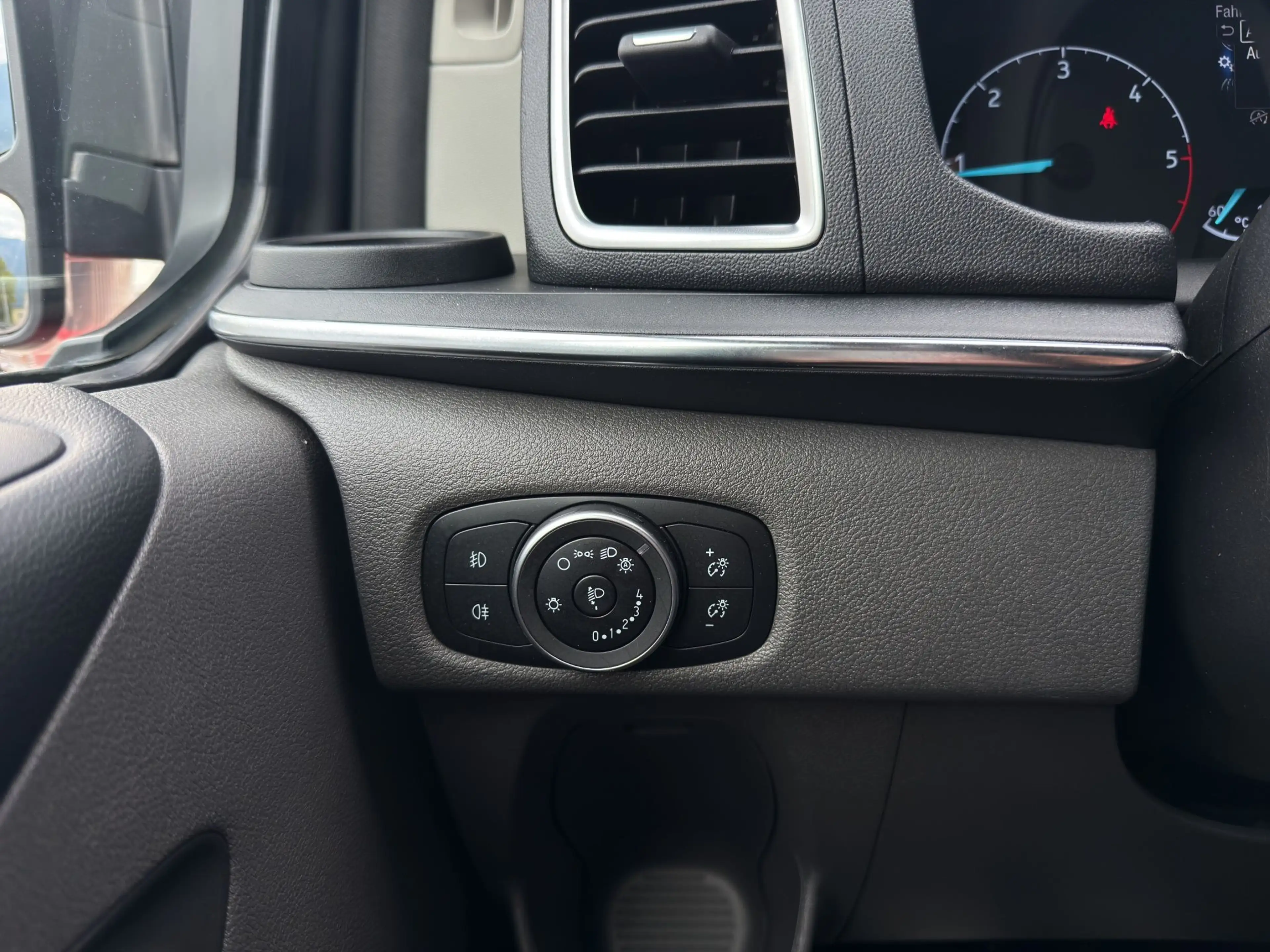 Ford Tourneo Custom 2.0 TDCi 320 L1 Titanium Bi-Xenon/AHK/STH/Kamera/ — photo 30