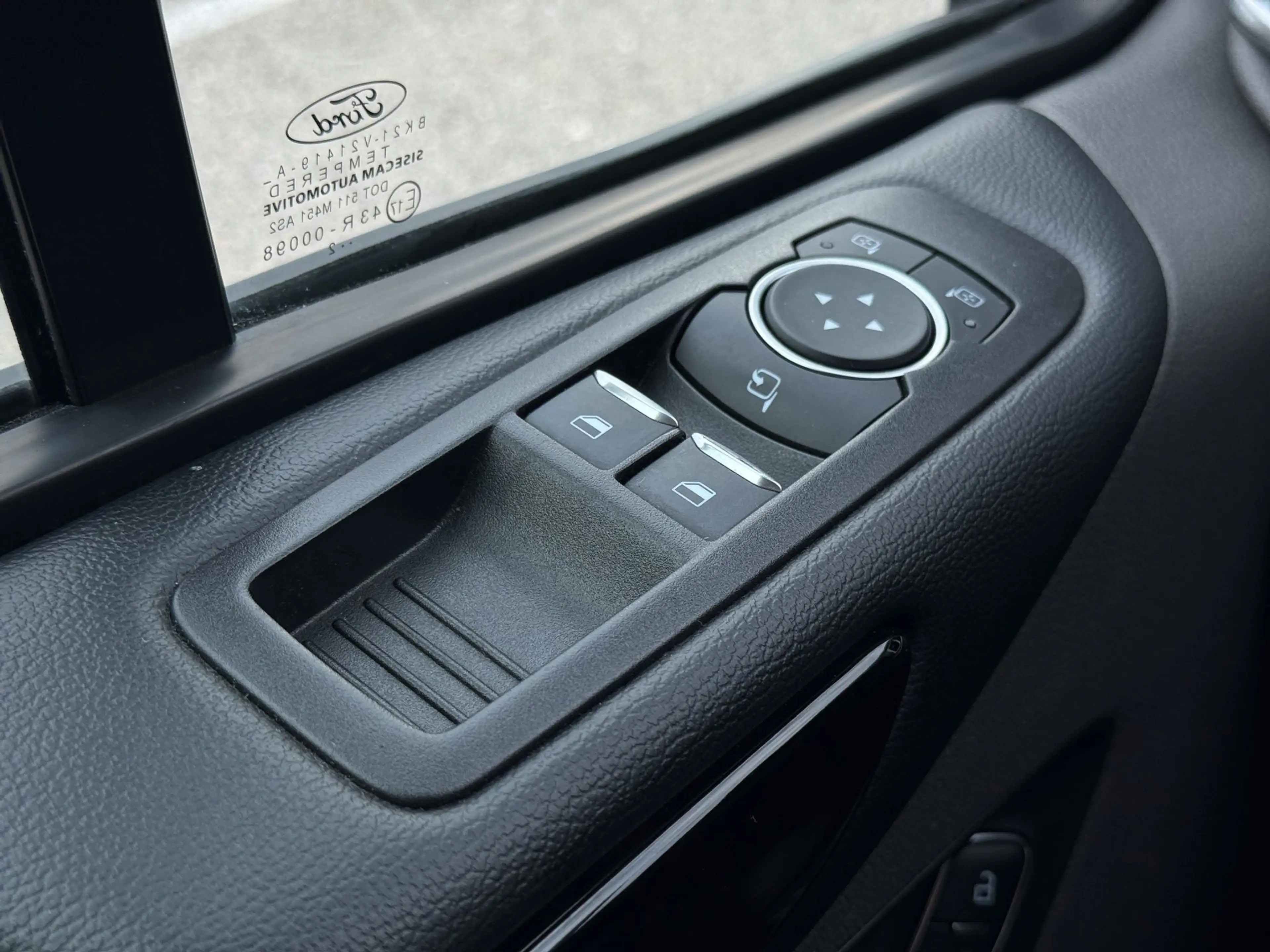 Ford Tourneo Custom 2.0 TDCi 320 L1 Titanium Bi-Xenon/AHK/STH/Kamera/ — photo 31