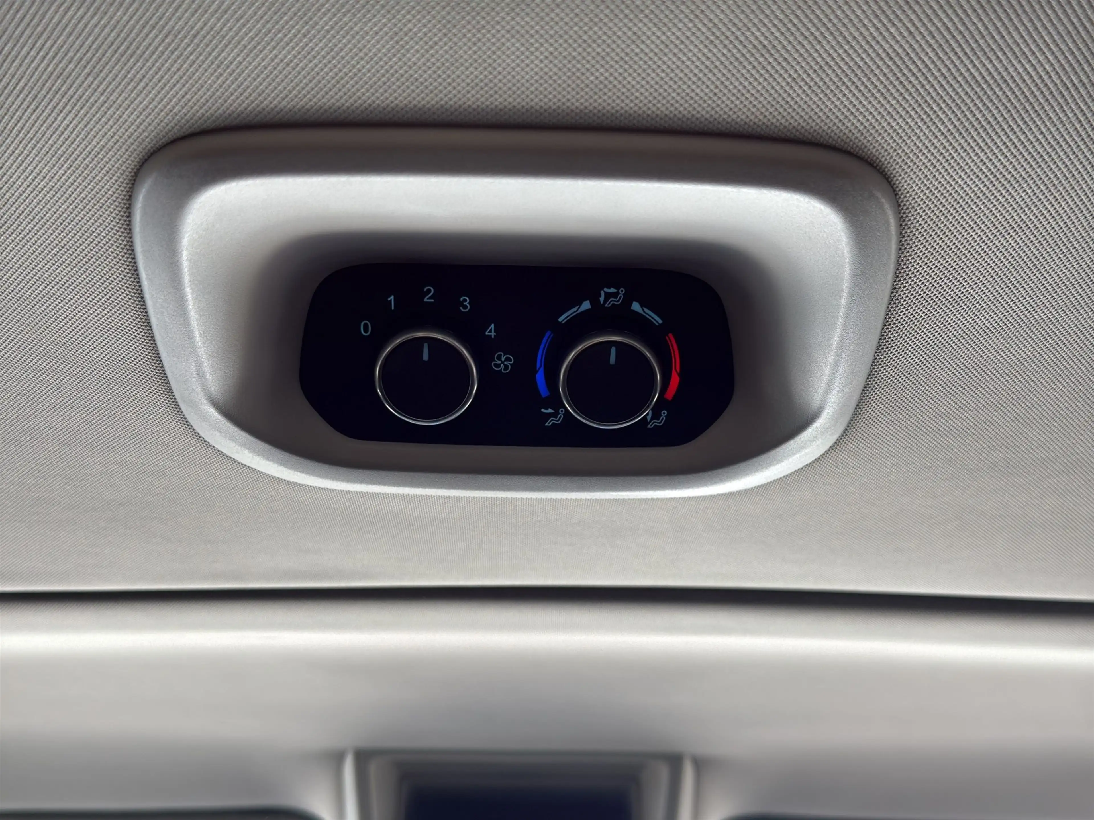 Ford Tourneo Custom 2.0 TDCi 320 L1 Titanium Bi-Xenon/AHK/STH/Kamera/ — photo 32