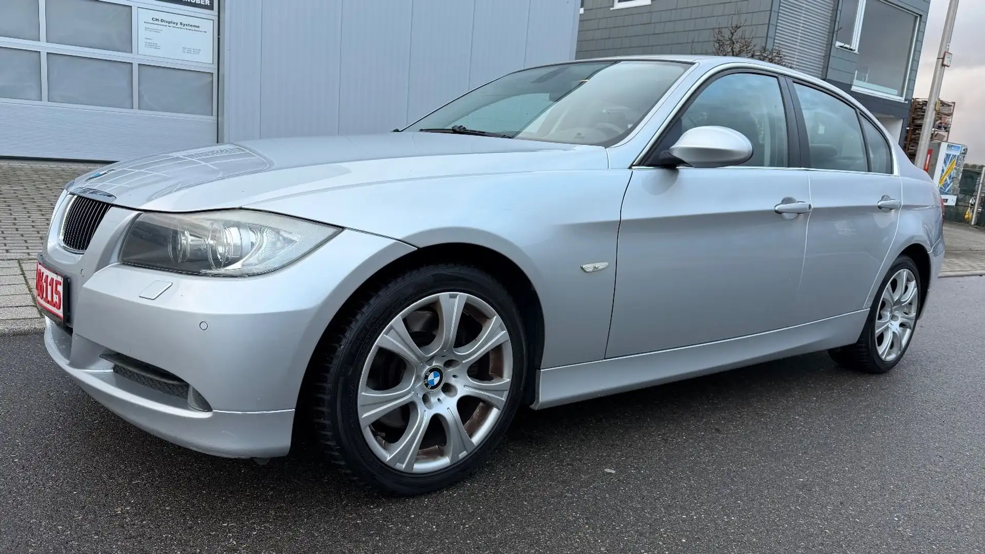 BMW 325 d AUTOMATIK TÜV,LEDER,NAVI,SCHIEBEDACH,AHK Argent - 1