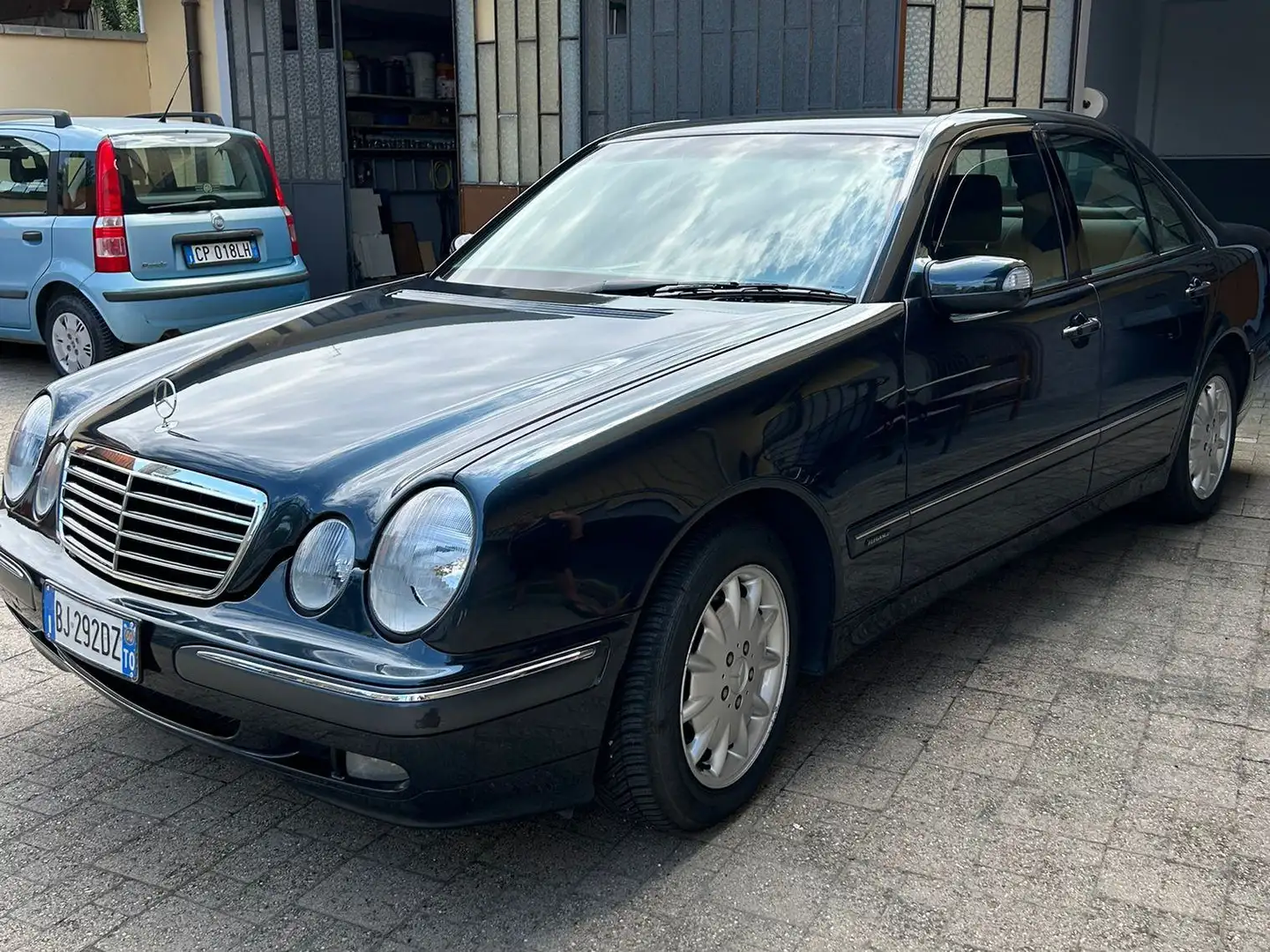 Mercedes-Benz E 200 Classe E - W210 Berlina k Elegance FL Niebieski - 1