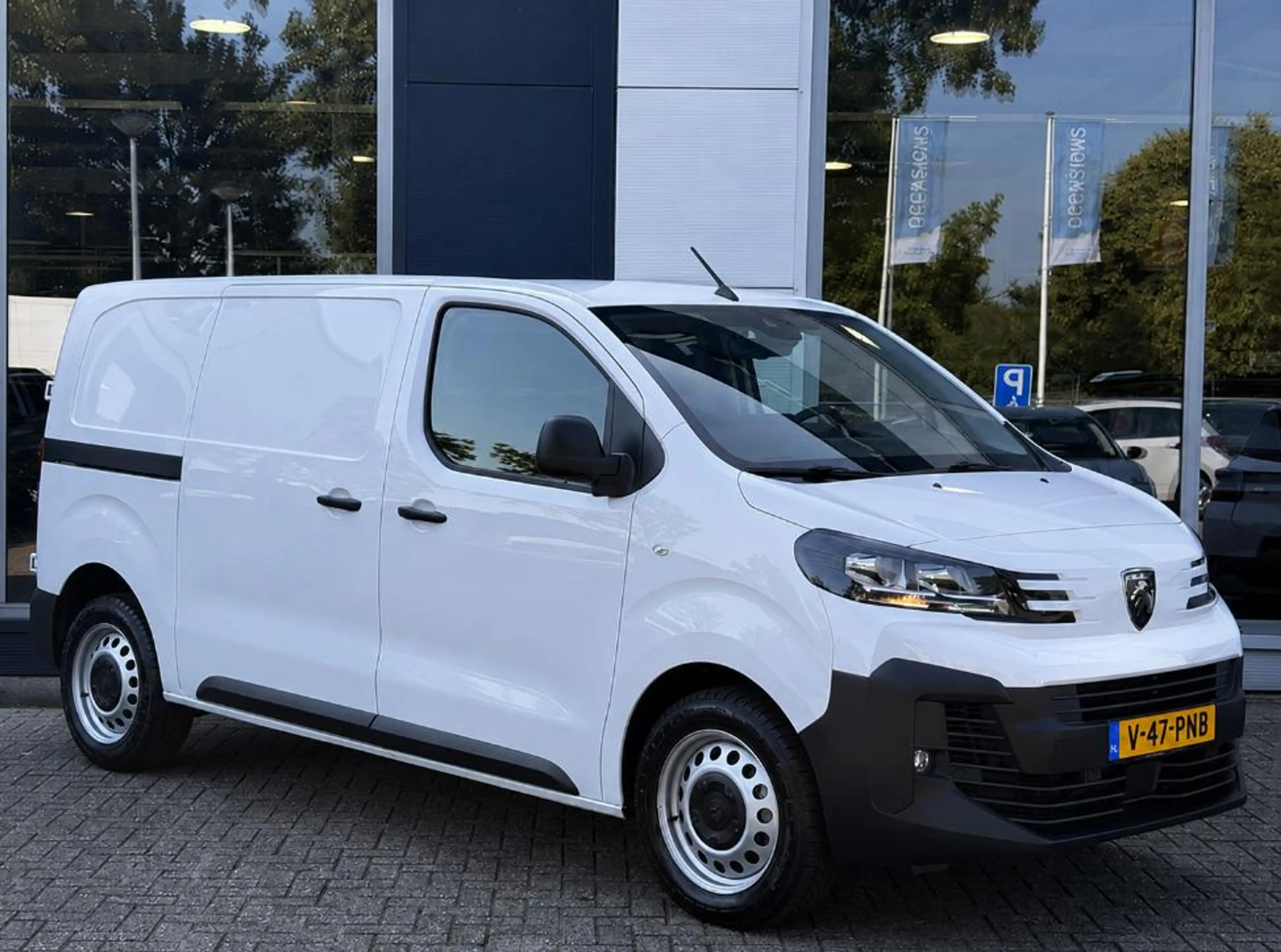 Peugeot Expert GB L2 2.0 BlueHDi 145pk EAT8 Automaat | Navigatie — photo 2