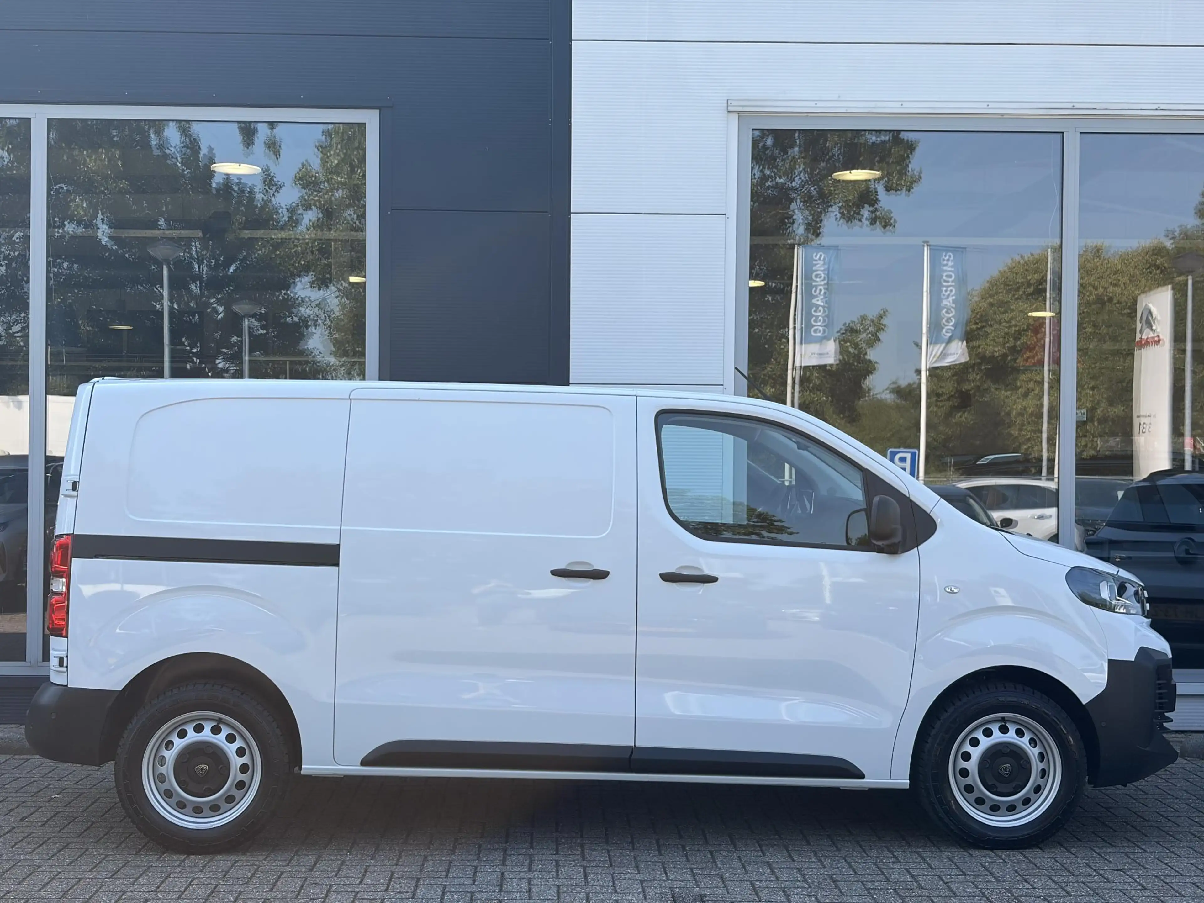 Peugeot Expert GB L2 2.0 BlueHDi 145pk EAT8 Automaat | Navigatie — photo 3