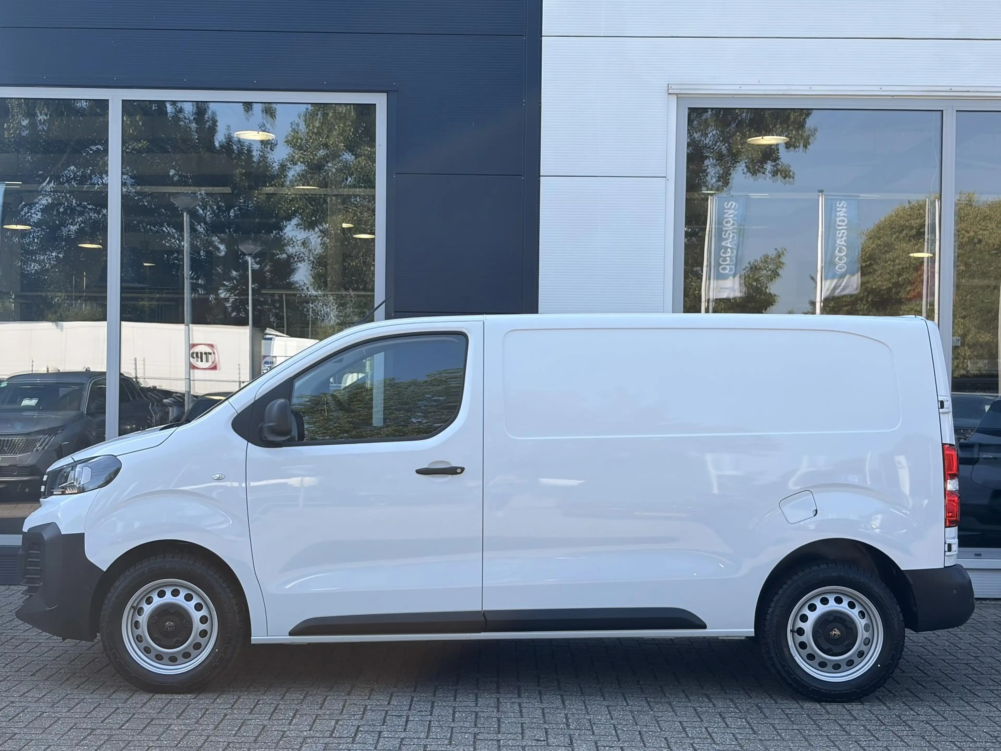 Peugeot Expert GB L2 2.0 BlueHDi 145pk EAT8 Automaat | Navigatie — photo 4