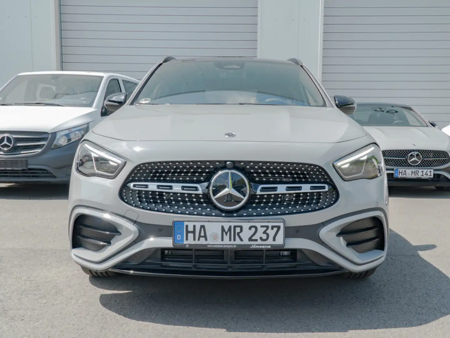 Mercedes-Benz GLA 220 d 4M AMG-Sport/MLB/Pano/Night/AHK/Distr Grau - 2