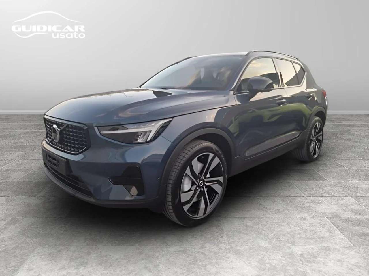 Volvo XC40 N1 B3 Ultra Dark auto