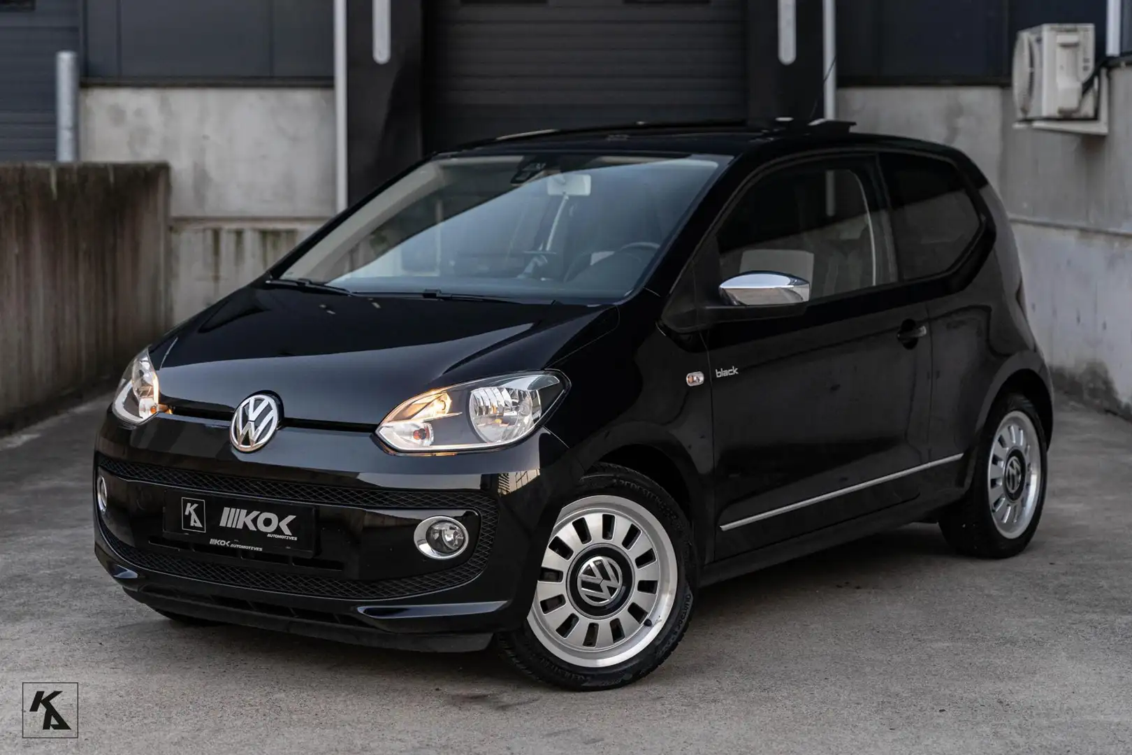 Volkswagen up! 1.0 2012 | Black 75PK | Luxe uitvoering Zwart - 1