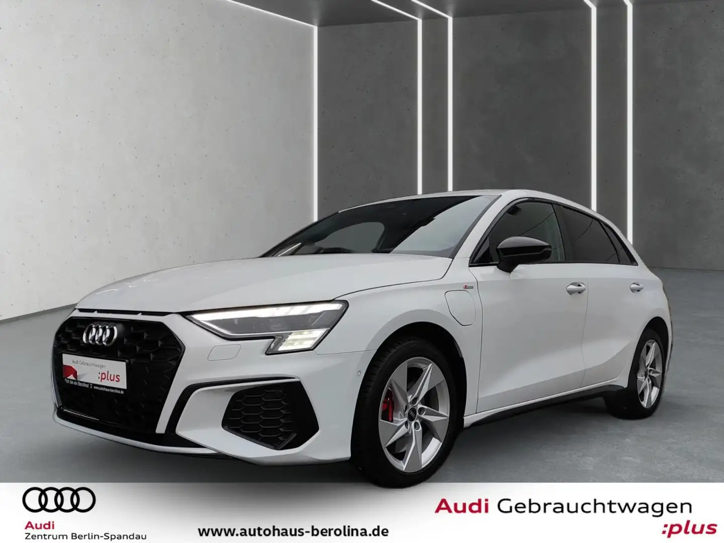 Audi A3 45 TFSI e S line S tronic *MATRIX* Weiß - 2