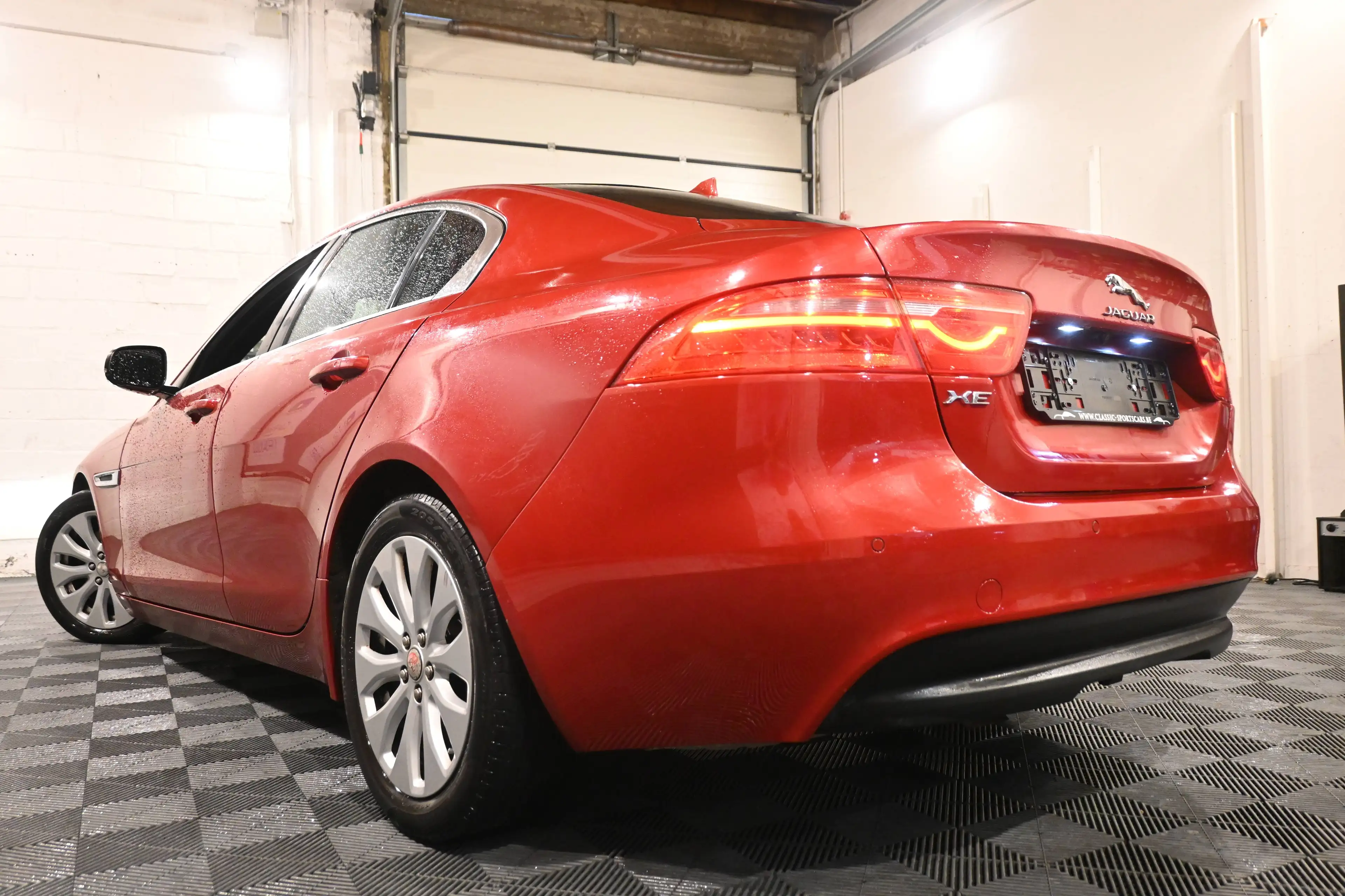 Jaguar XE XE 2.0 D EURO 6b / AUTO / CAMERA / LEDS / GPS NAVIGATION / CARNET JAGUAR !! — photo 8