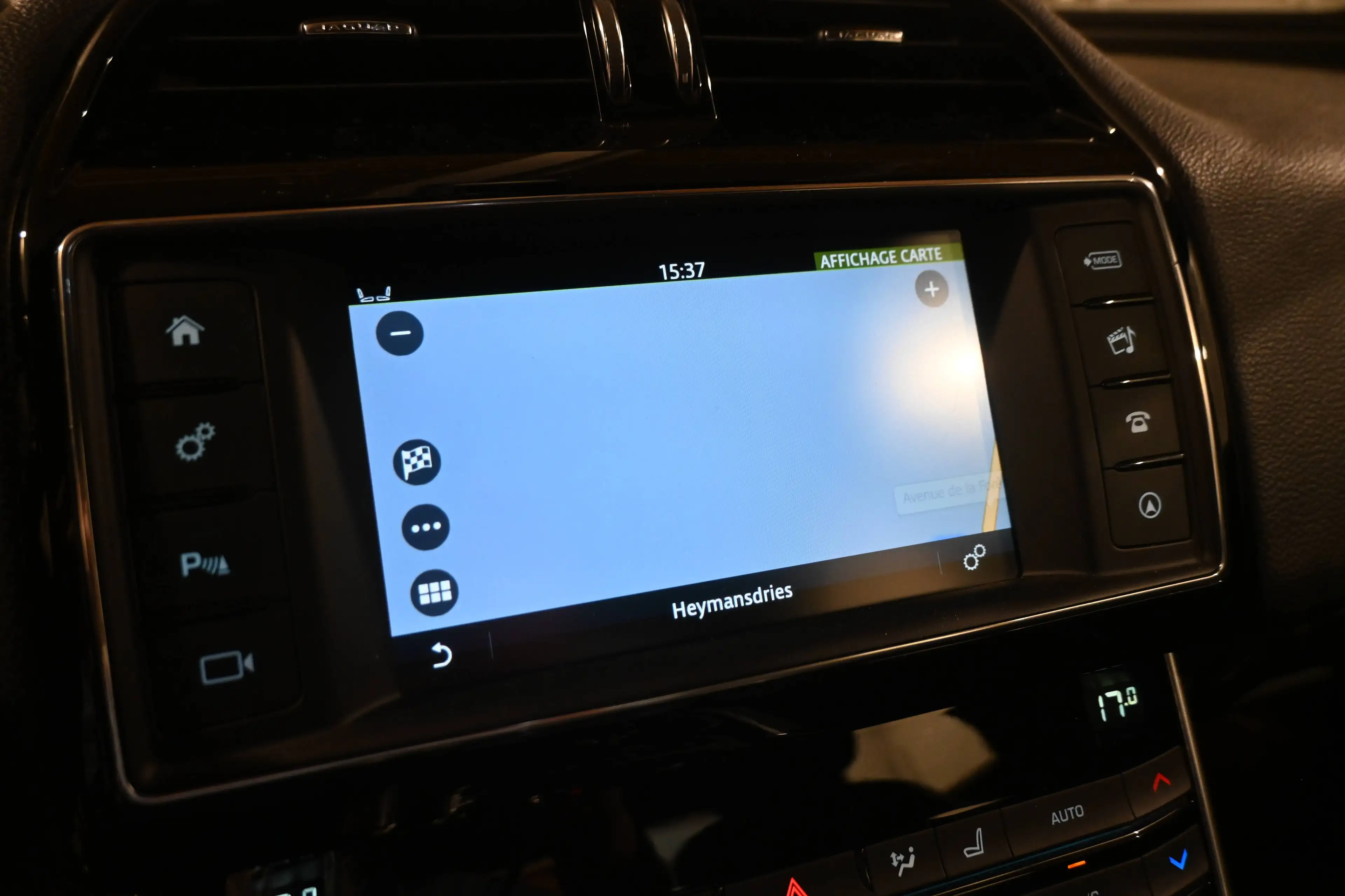 Jaguar XE XE 2.0 D EURO 6b / AUTO / CAMERA / LEDS / GPS NAVIGATION / CARNET JAGUAR !! — photo 14