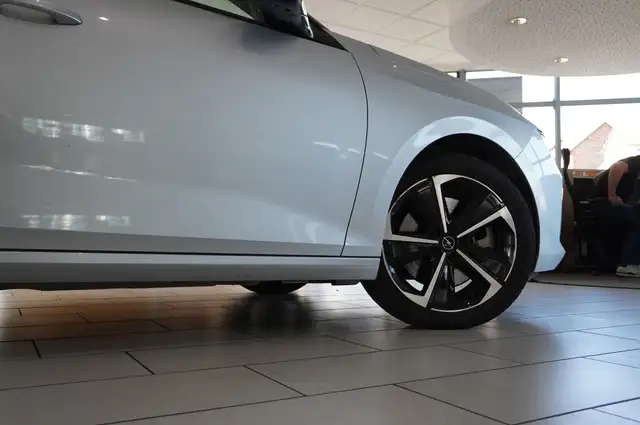 Opel Astra view 8