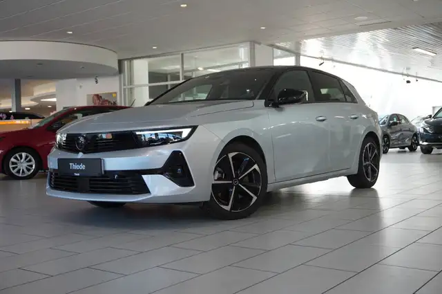 Opel Astra view 3