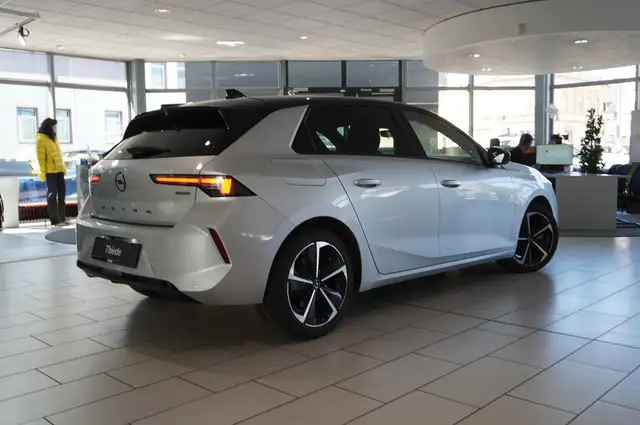 Opel Astra view 9
