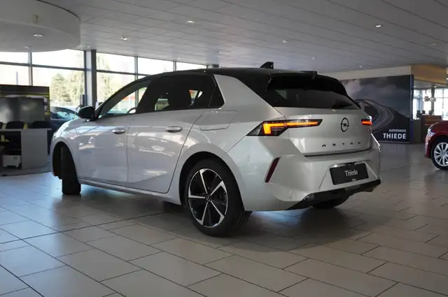 Opel Astra view 12