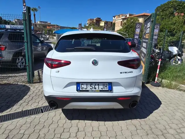 Alfa Romeo Stelvio view 5