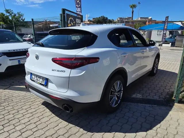Alfa Romeo Stelvio view 4