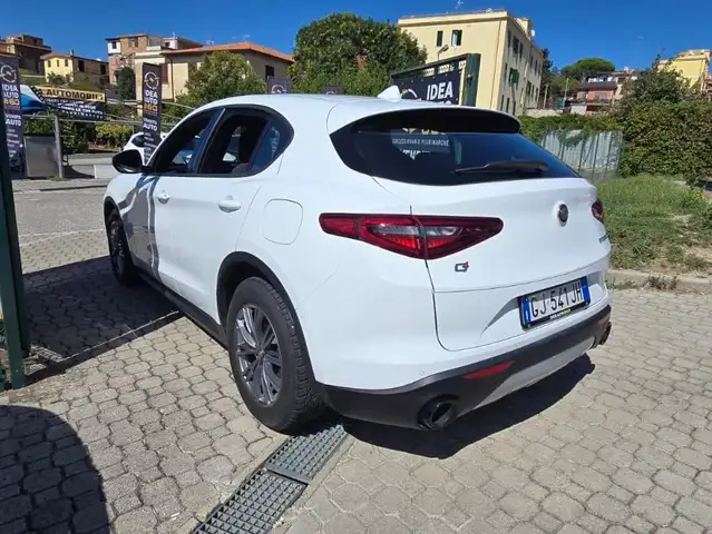 Alfa Romeo Stelvio view 6
