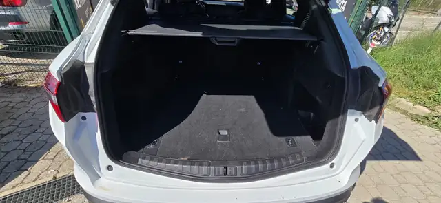Alfa Romeo Stelvio view 9