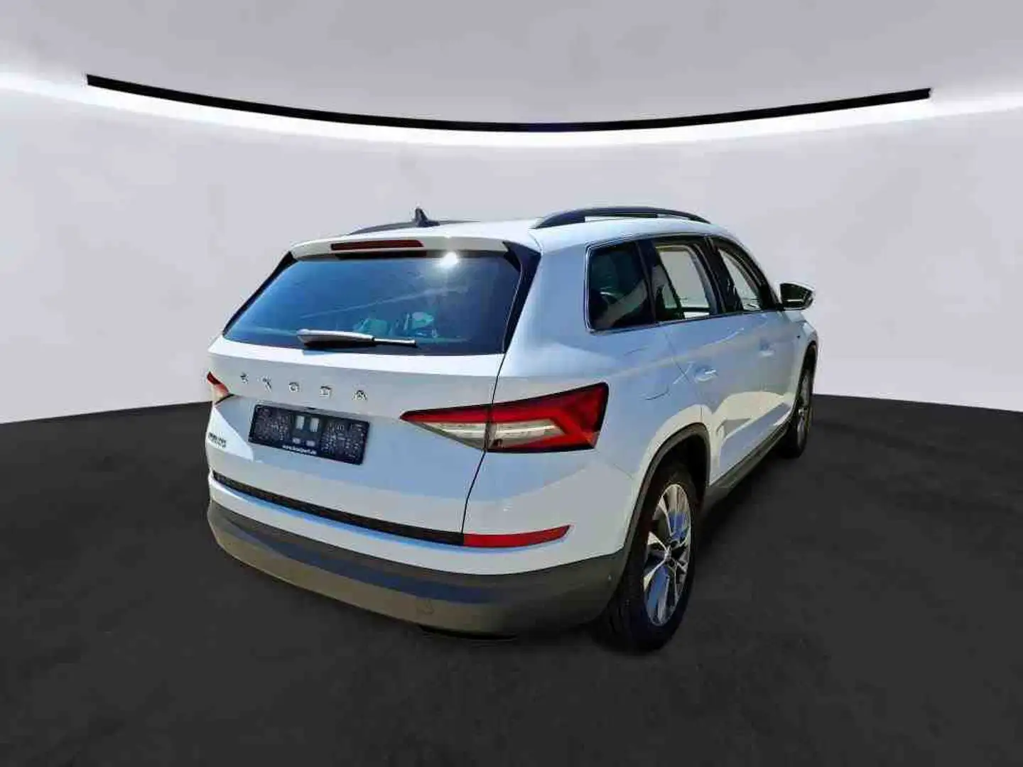 Skoda Kodiaq 2.0 CLEVER 7SITZE AHK 360CAM LM19 EKLAPPE Weiß - 2