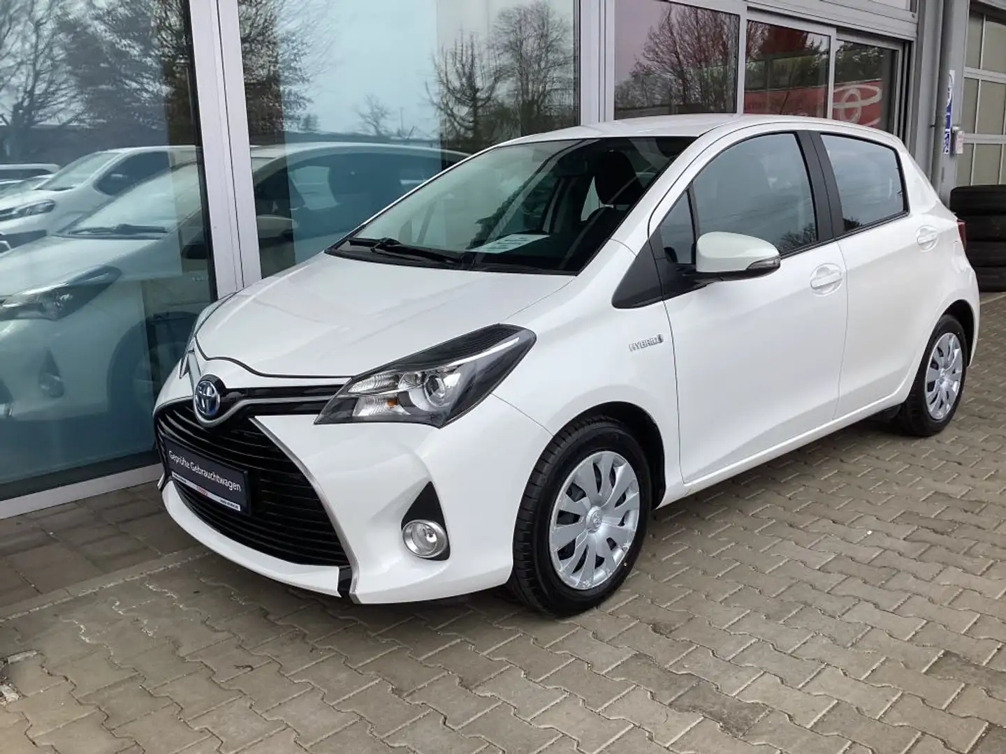 Toyota Yaris Hybrid 1.5 VVT-i Club - 2