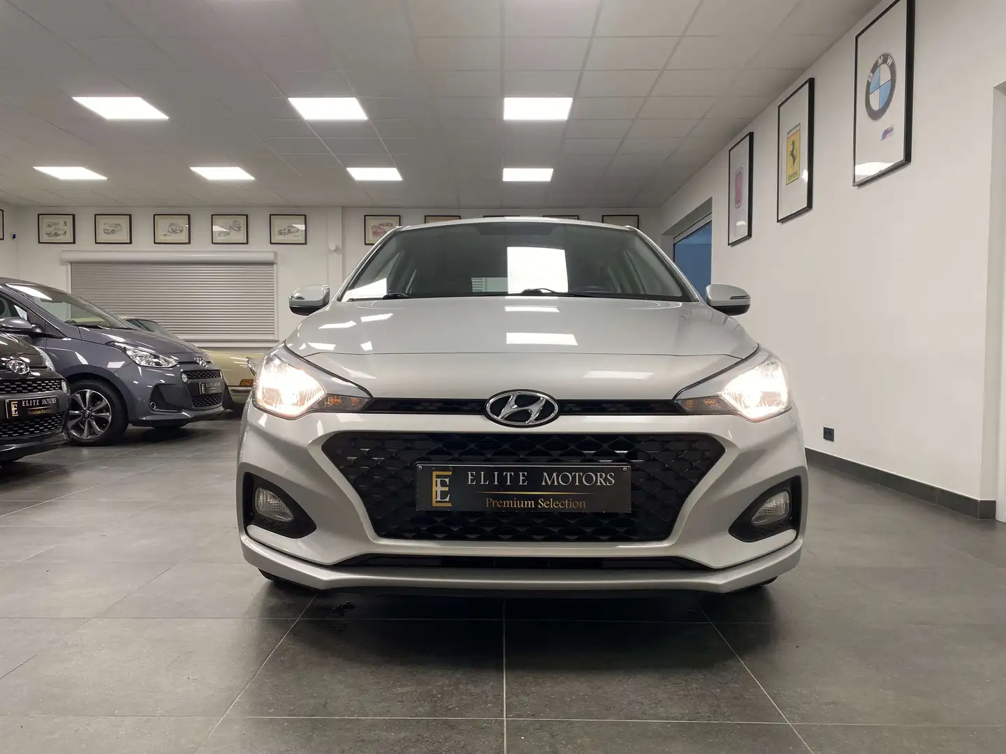 Hyundai i20 1.2i ACTIVE 1erMAIN/ CARNET/ CLIM/ CAM/ ETAT NEUF Argent - 2