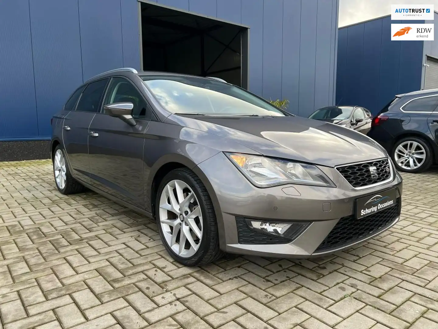 SEAT Leon ST 1.8 TSI FR / 180PK / AUTOMAAT / NAVIGATIE / CRU Gris - 1