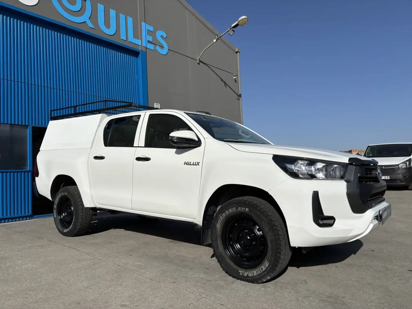 Toyota Hilux Cabina Doble GX Plus Weiß - 2