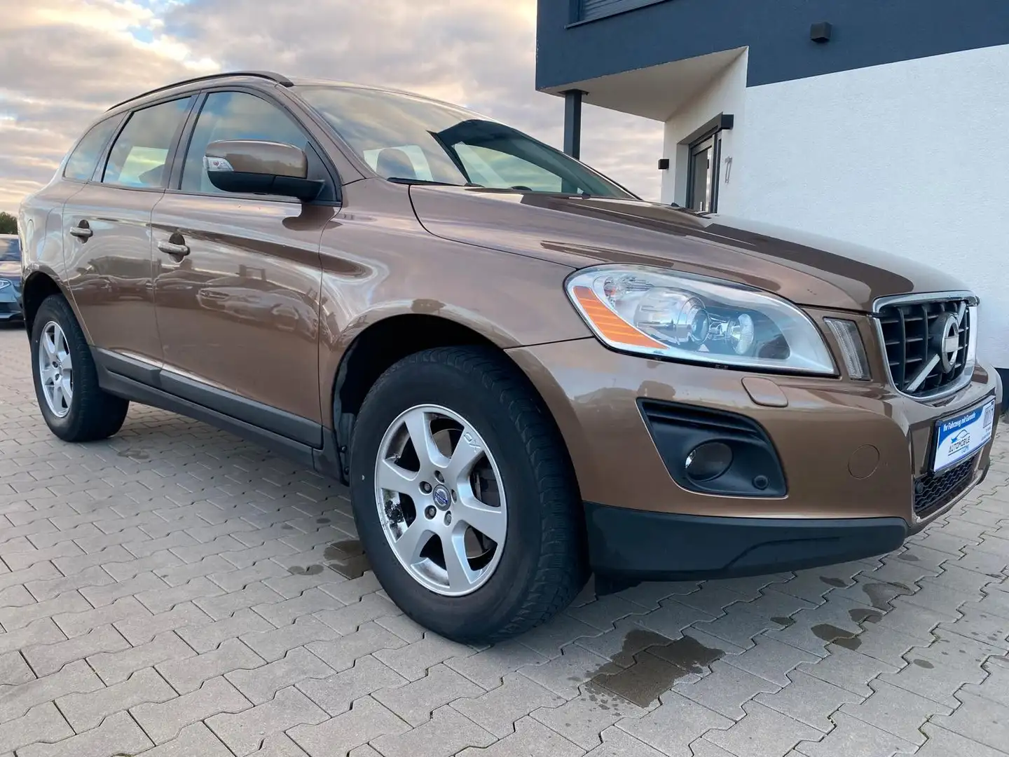 Volvo XC60 XC60 Kinetic AWD Brun - 1