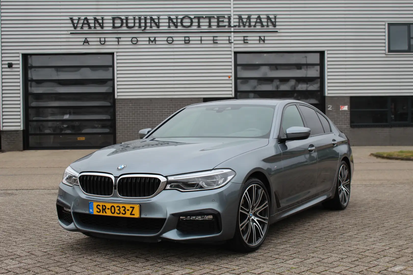 BMW 540 5-serie 540i High Executive / M Sport / Carplay / Сірий - 1