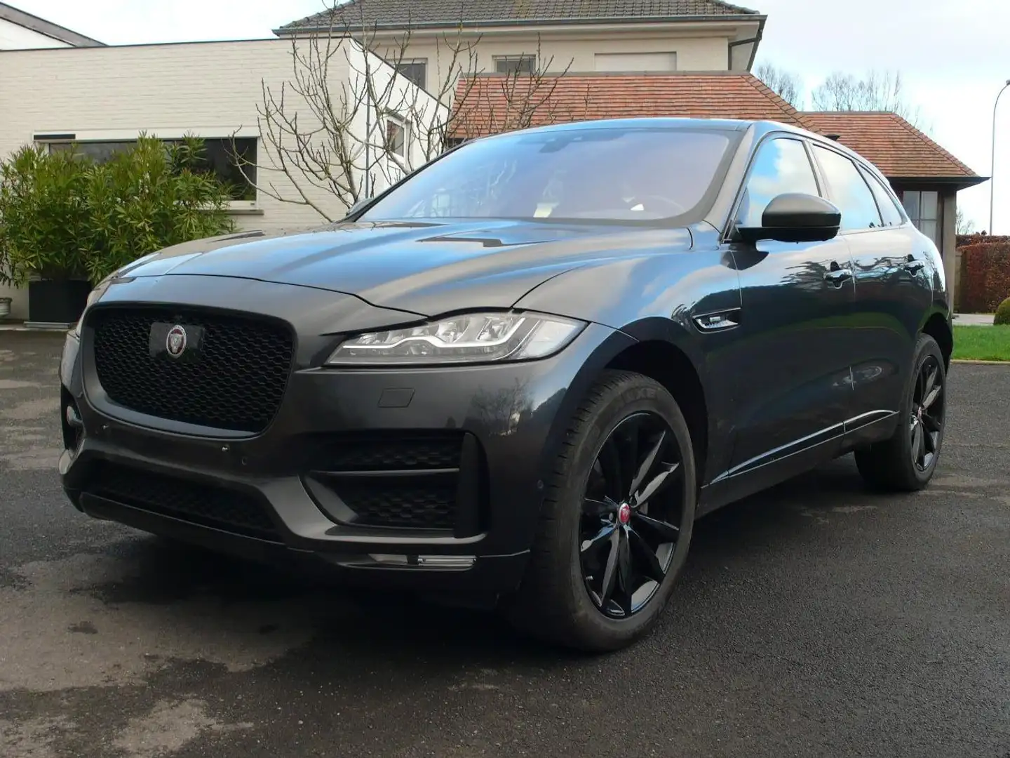Jaguar F-Pace 2.0 D - R design - FULL options Grijs - 1