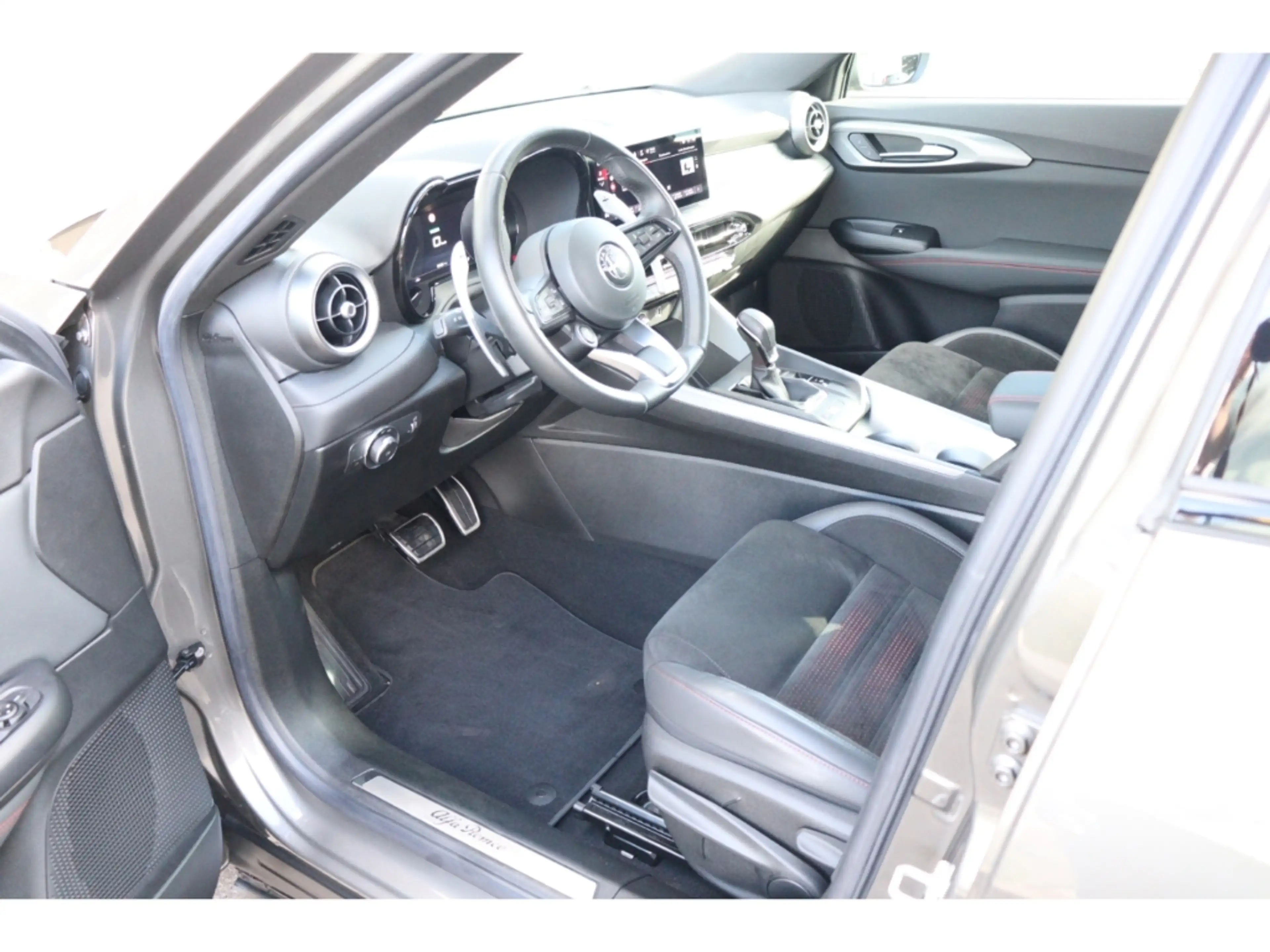 Alfa Romeo Tonale SPECIALE 1.5 VGT HYBRID 160PS NAVI WINTER KAMERA — photo 9
