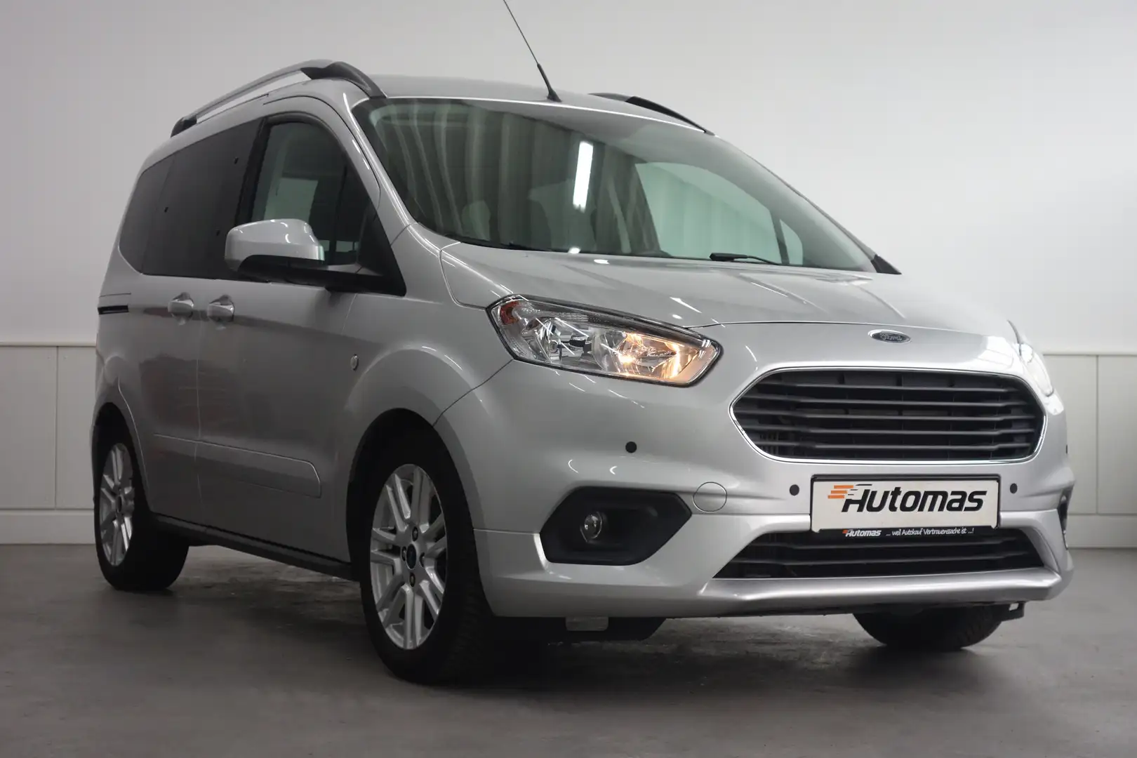 Ford Tourneo Courier Titanium Navi SHZ PDC AHK R-Cam Silber - 2