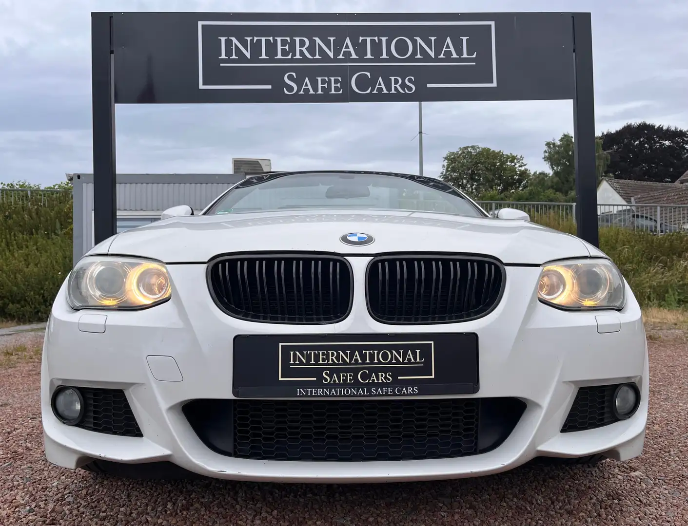 BMW 325 d Cabrio M Paket / Nachlackierungsfrei / Alcantara White - 2